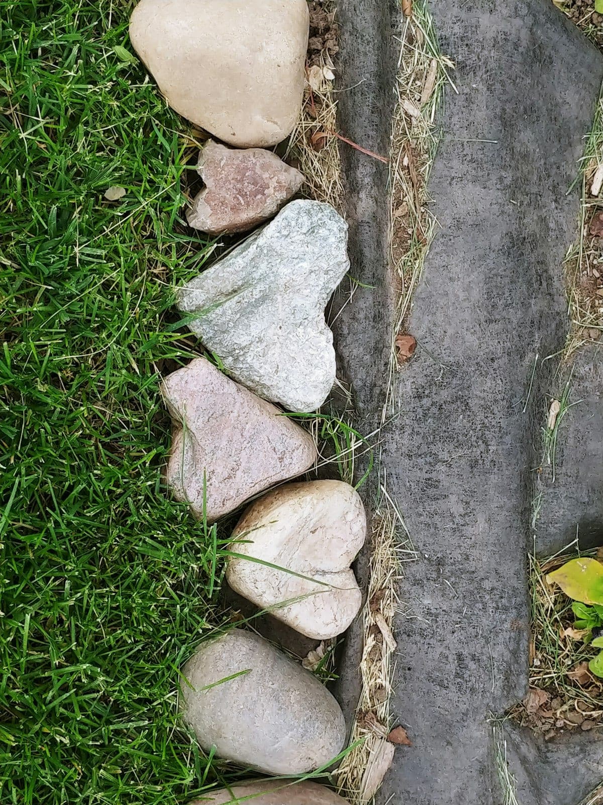 Decorative concrete landscape curbing (concrete-curbing)